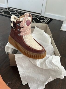 Sam Edelman Brown Leather & Cream Shearling Ankle Boot with Pink Laces